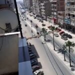 شقه على الشارع العمومى وجه بحرى مفروشه