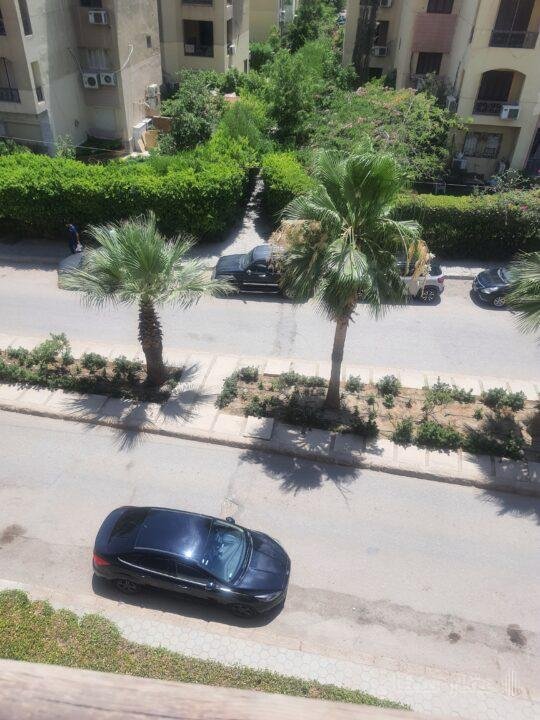 شقة للبيع كمبوند حي الاشجار مقابل دريم لاند
