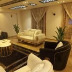شقه للايجار بالمهندسين بشارع رئيسي فرش راقي جدا