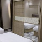 شقه للايجار بالمهندسين بشارع رئيسي فرش راقي جدا