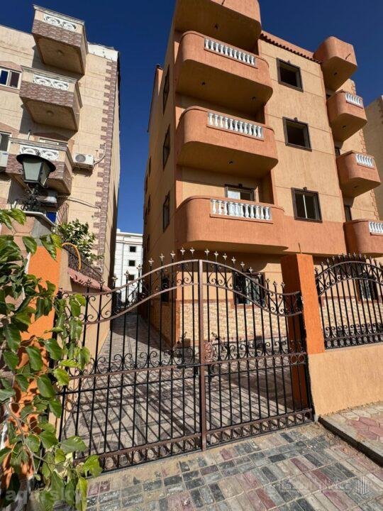 للبيع عماره سكنيه 260م دبل فيس فى برج العرب الحي الثالث