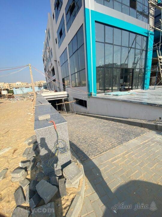 محل للايجار بالشيخ زايد بالحي الاول | بمول مزايا 115 متر