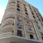 شقة 213 متر الدور التاسع الشقة ناصية و تطل بالكامل علي الشارع الرئيسي