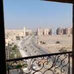 شقة 213 متر الدور التاسع الشقة ناصية و تطل بالكامل علي الشارع الرئيسي