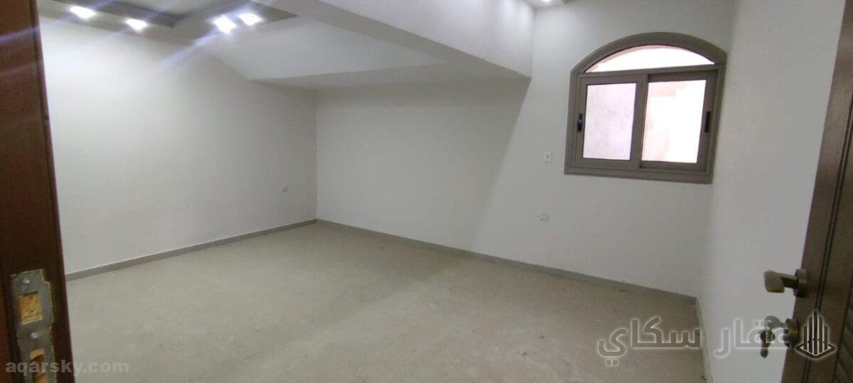 شقه للبيع بالشيخ زايد موقع متميز امام مول مازار بمساحه مميزه