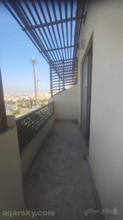 شقه للبيع بالشيخ بموقع متميز امام كمبوند الربوه