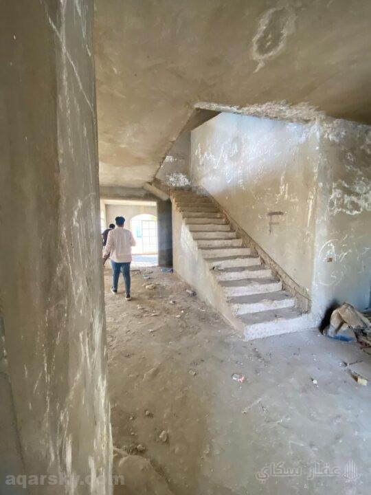 فيلا للبيع بالشيخ زايد كومبوند مون لاند علي شارع النزهة الرئيسي