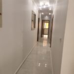 شقه للبيع بالشيخ زايد الحي ال ١٣ دور ارضي مرتفع