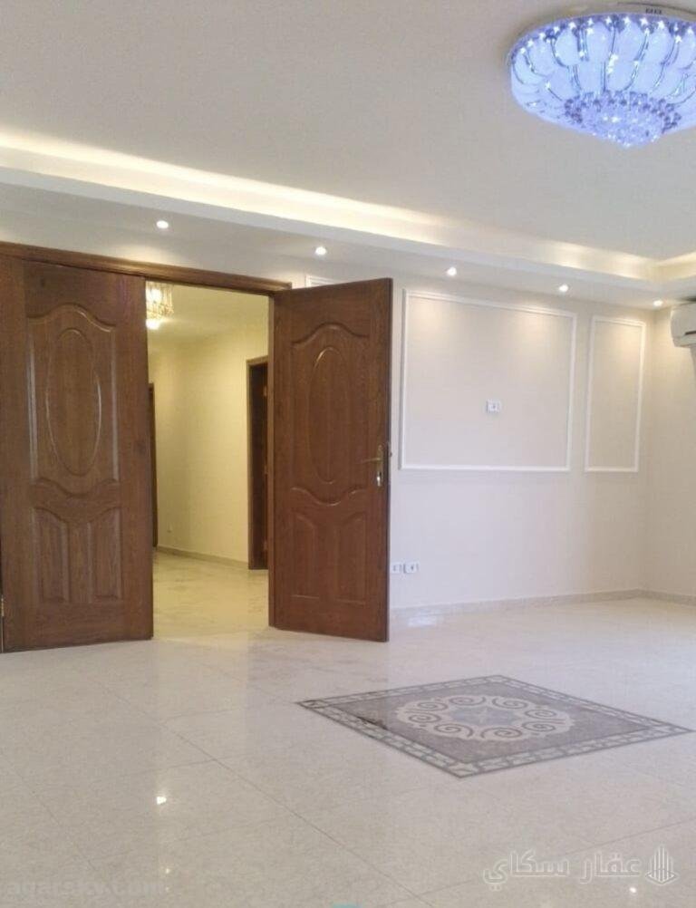 شقه بموقع مميز قريب من مطار القاهرة الدولي النزهة الجديدة