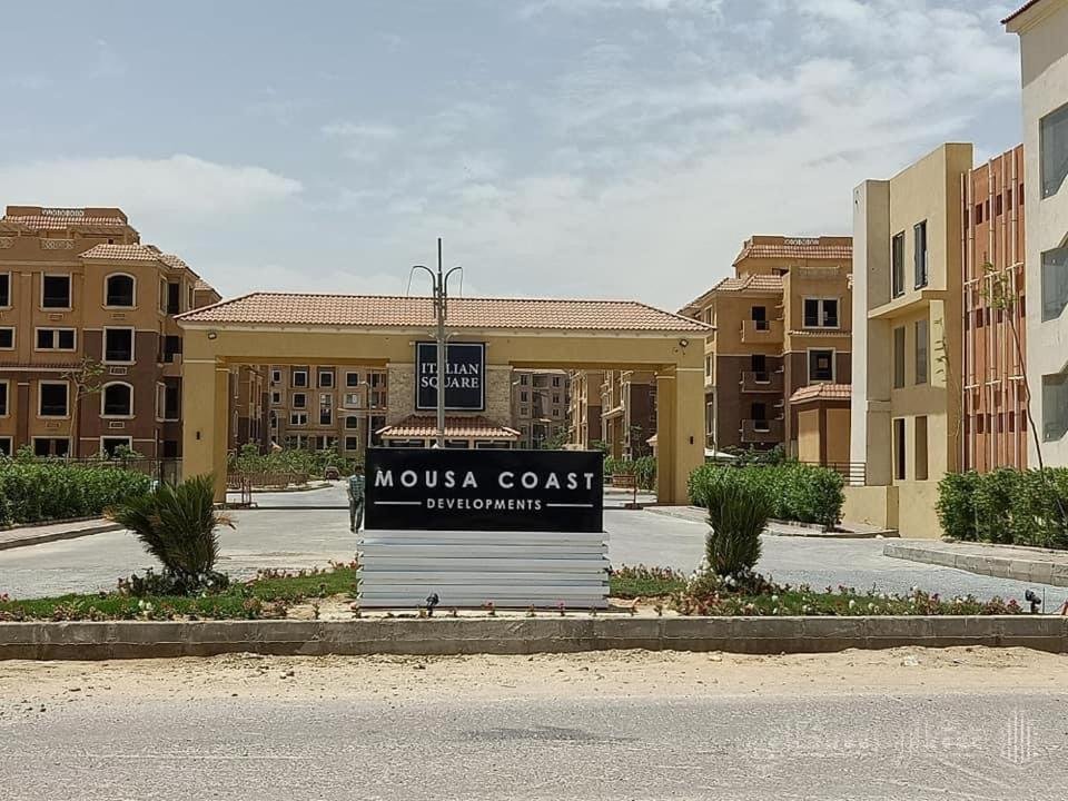 كمبوند إيطاليان سكوير