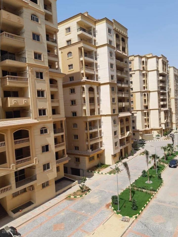 شقة للبيع في كمبوند مون سيتي – أول طريق مصر الإسماعيلية