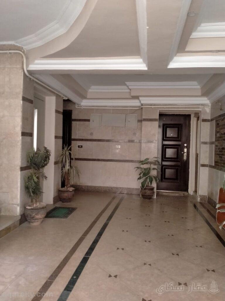 شقة للبيع بالعبور الحي التاني بالمستثمر الصغير قرب الشعراوي ١٣٥م