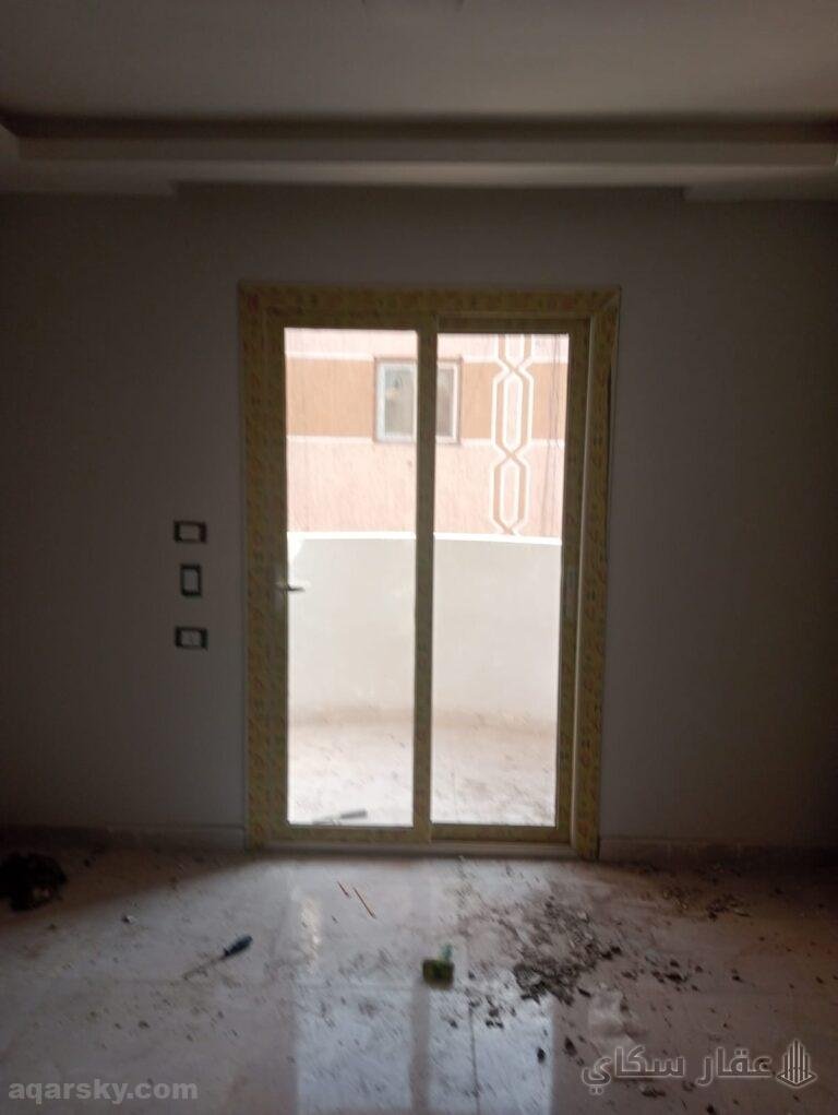 شقه للايجار قانون جديد بالنزهه الجديده 2 بشارع 27 قريبه من مترو الأنفاق