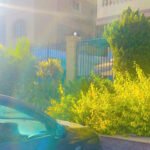 شقه ارضي مرتفع بمدخل خاص بالمقطم