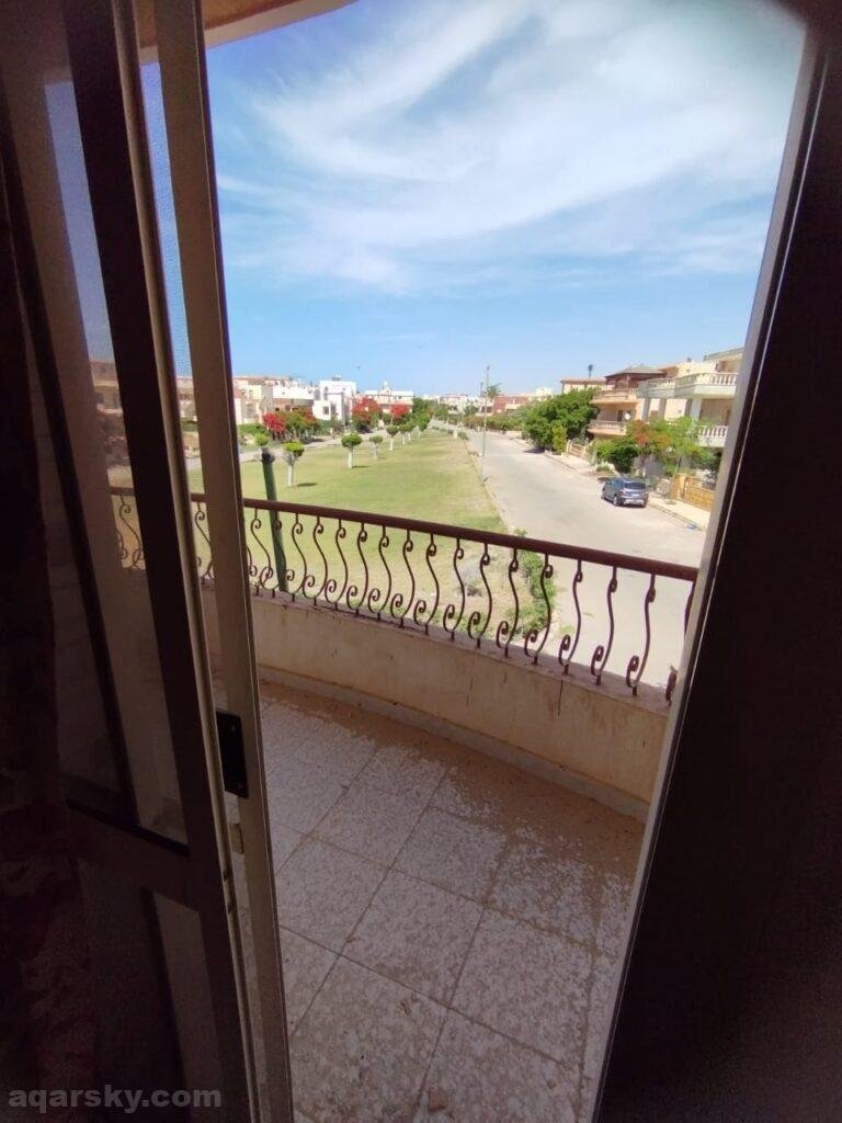 شقة للبيع بالفرش بقرية اللوتس الساحل الشمالي