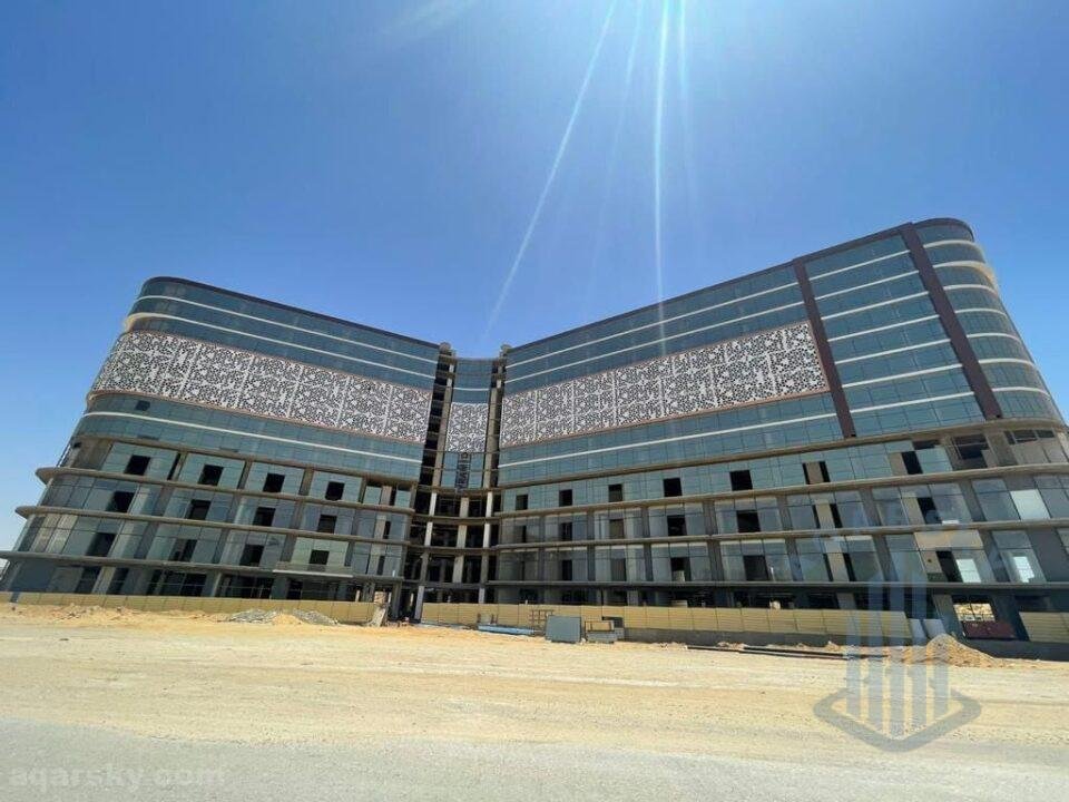 فرصه استثمار 2 محل للبيع في العاصمة الإدارية الجديدة بمساحة 73 متر