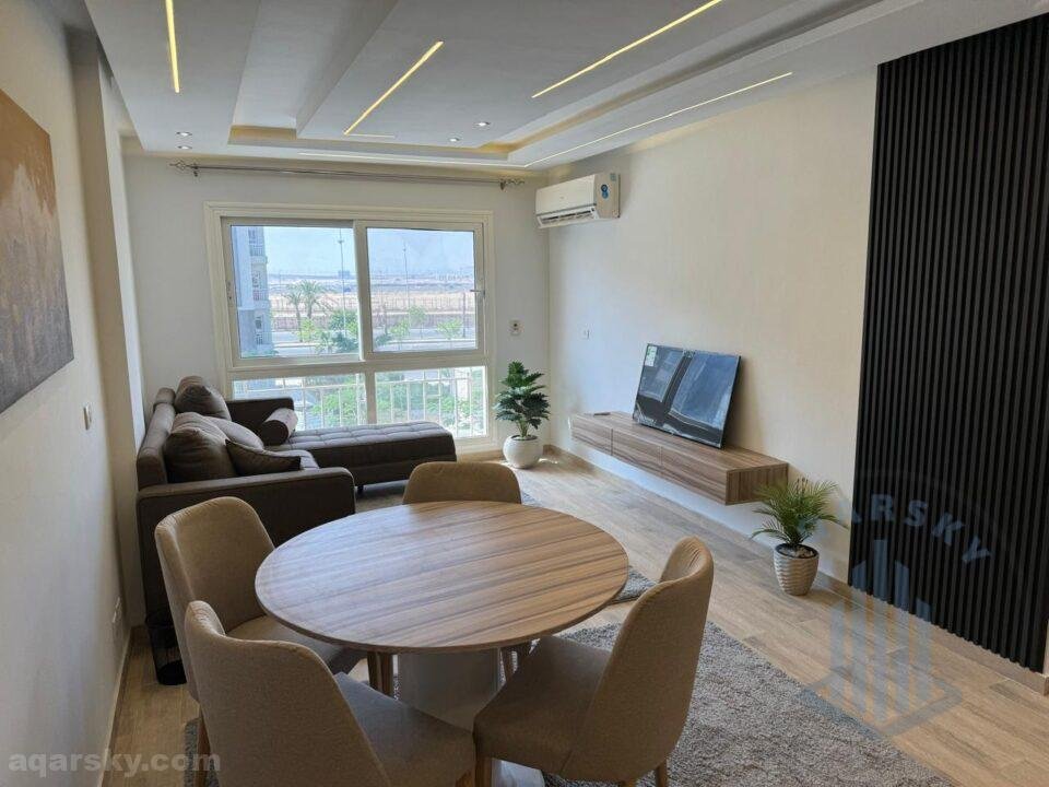 شقة مفروشة للإيجار في مدينتي بمساحة 107 متر