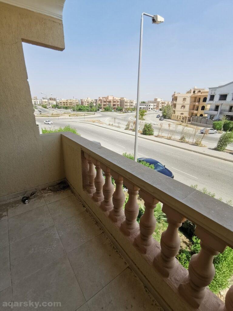 شقة للبيع في الشروق بمساحة 160 متر الحى الثالث شرق