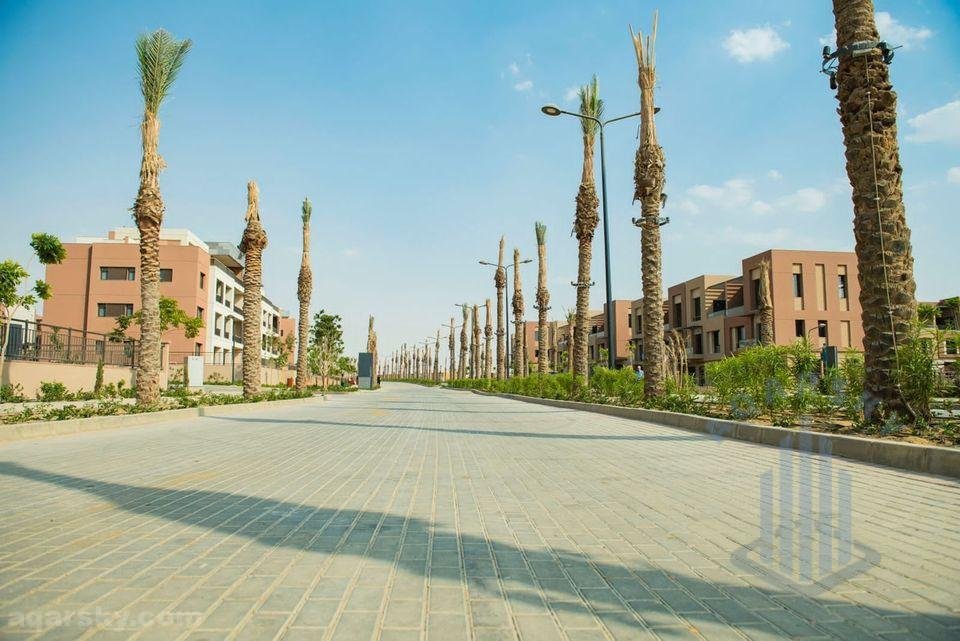 شقة للبيع فى ديستريكت 5 التجمع الخامس تشطيب سوبر لوكس