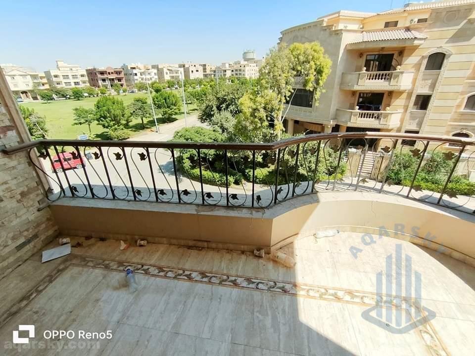 شقة للبيع في التجمع الخامس بمساحة 300 متر