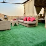 روف مفروش فندقي للايجار خطوات من water way