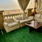 روف مفروش فندقي للايجار خطوات من water way