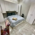 روف مفروش فندقي للايجار خطوات من water way