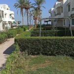 للبيع بقرية كناري بيتش العين السخنه من المالك مباشرتا فيلا حديقة خاصة ترة البحر سوبر لوكس بالفرش والأجهزة والتكييفات