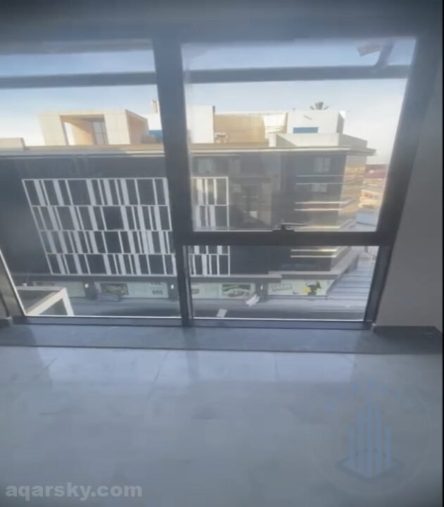 مقر ادارى للبيع . مكتب ادارى داخل مول . التجمع الخامس . مباشرتا على التسعين