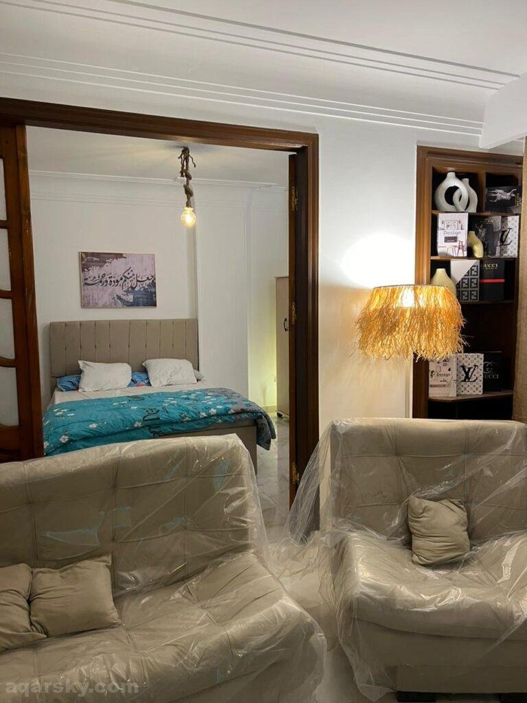 شقه فندقيه في حي السفارات في اخر امتداد عباس العقاد