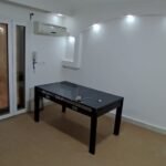 ستوديو بحديقة خاصه للايجار بمدينة الرحاب نص مفروش مطبخ و تكييفات