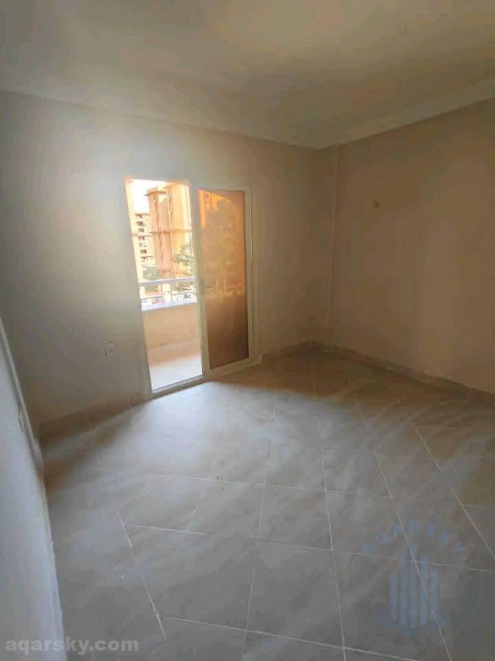 شقة  للبيع فى مدينة المستقبل للضباط  بجوار مدينة الشروق