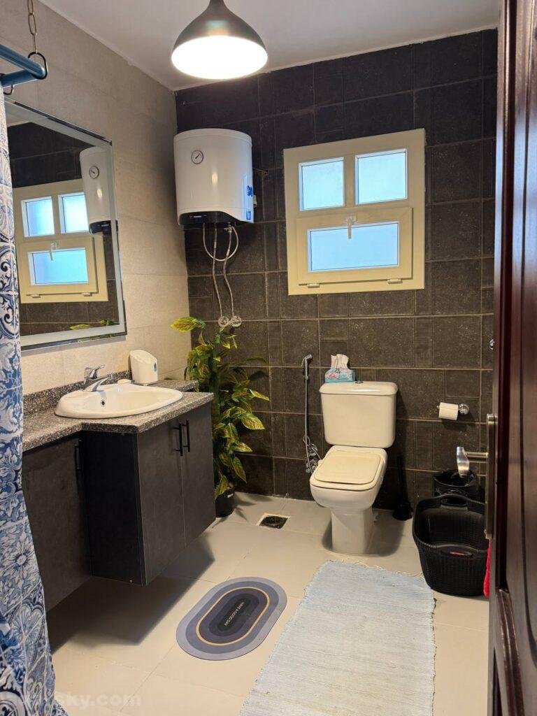 شقة للإيجار في الحصري بمساحة 220 متر