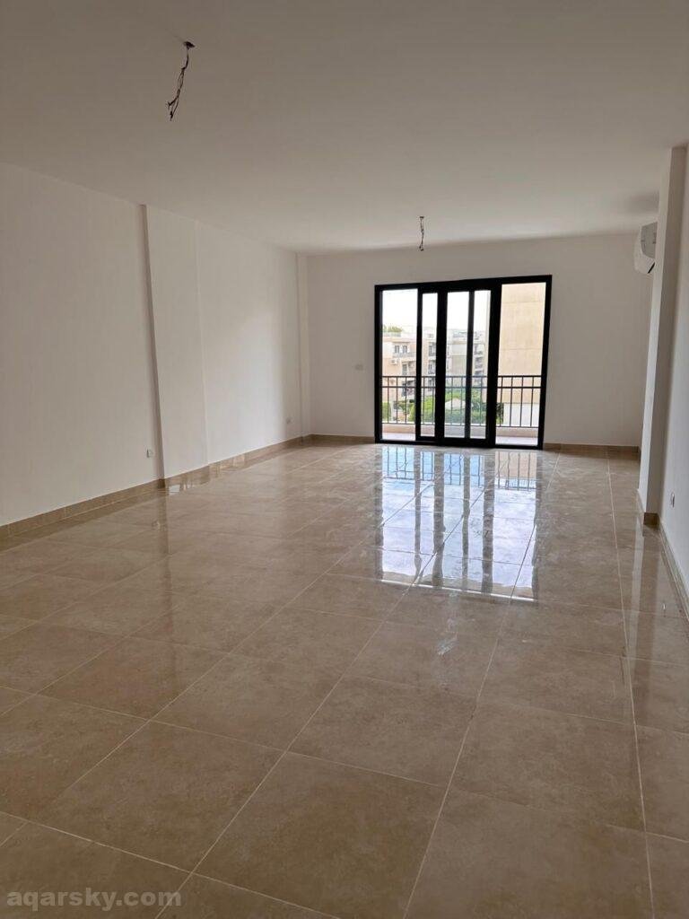 شقه للبيع في كومباوند فيفث سكوير المراسم القاهره الجديده