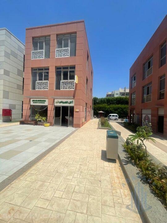 مبنى تجاري للايجار بمشروع the courtyard  الشيخ زايد