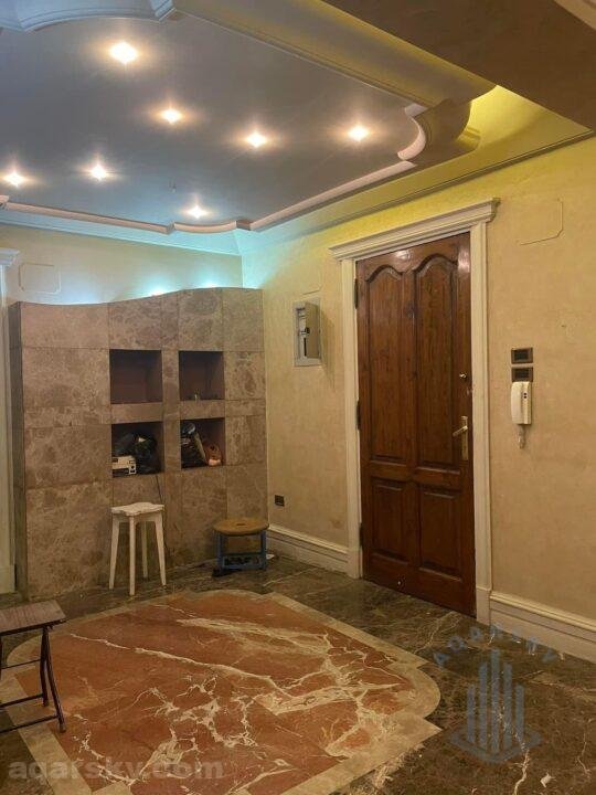 شقه مصر الجديده   (هليوبوليس) على مربع جنينه رخام و غير مجروحه للايجار او البيع