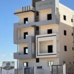 شقة ارضي بجاردن مساحة واسعة بمدخل خاص