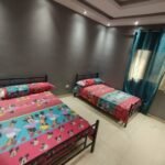 شقه للإيجار بشارع الشهداء أرض اللواء