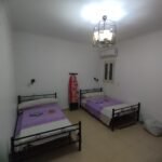 شقه للإيجار بشارع الشهداء أرض اللواء