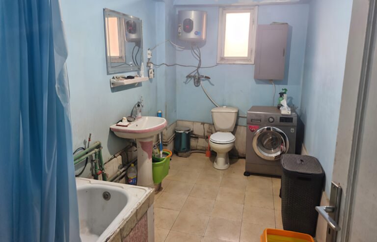 شقة للبيع 100 متر بالدور الثاني بالحي الكندي صقر قريش المعادي من المالك