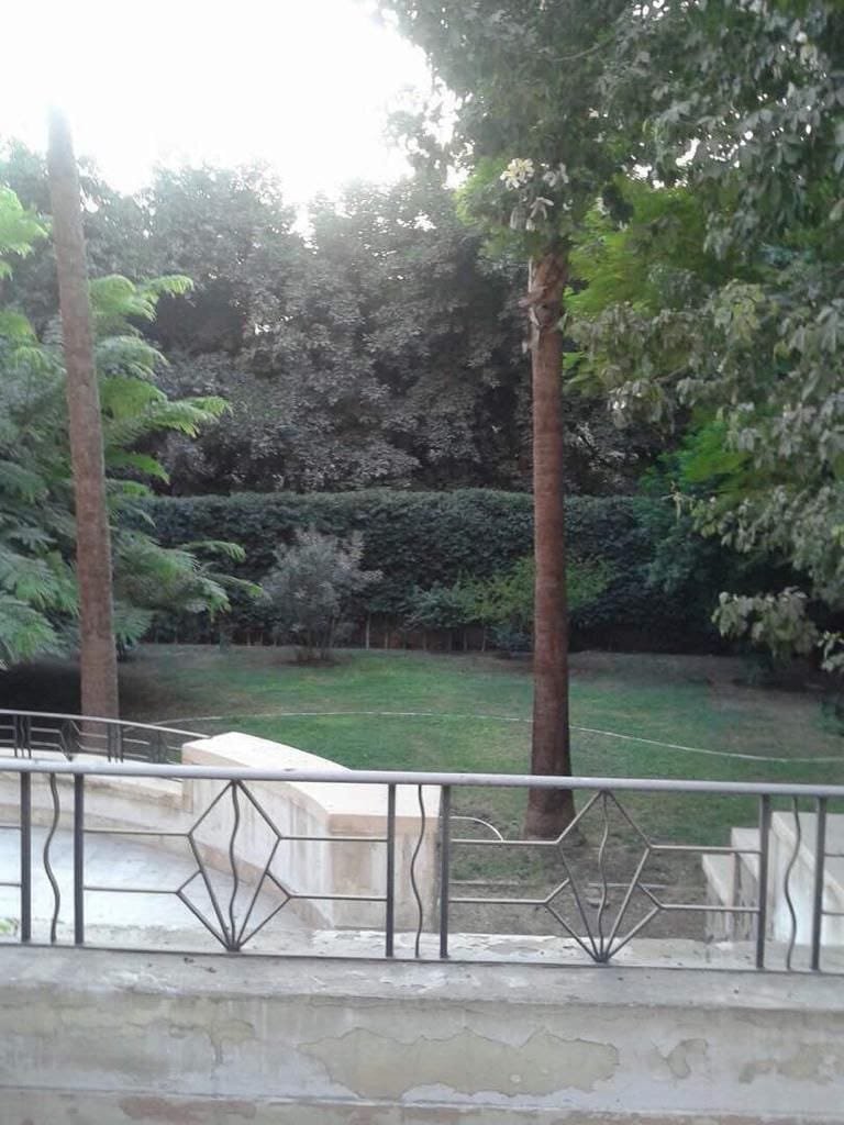 ارض بمساحة كبيرة بالزمالك مبني عليها فيلا بمساحة 1388 متر