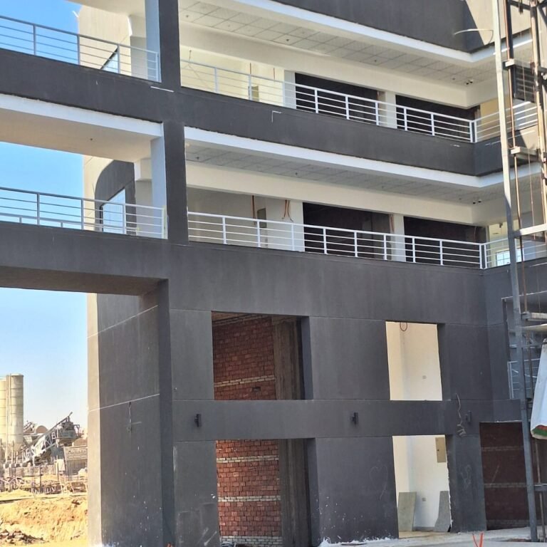 محل للبيع في أهم موقع في حدائق أكتوبر أمام مدينة الإنتاج الإعلامي