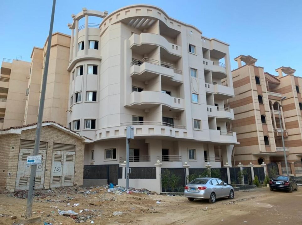 شقة للبيع بالرووف باللوتس الجنوبية متصالح عليها بمساحة 220 متر