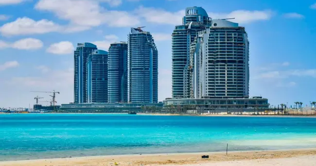 اسعار قرى ومنتجعات العلمين الجديدة 2026 | الأسعار ونظم السداد أبراج الشاطئ العلمين