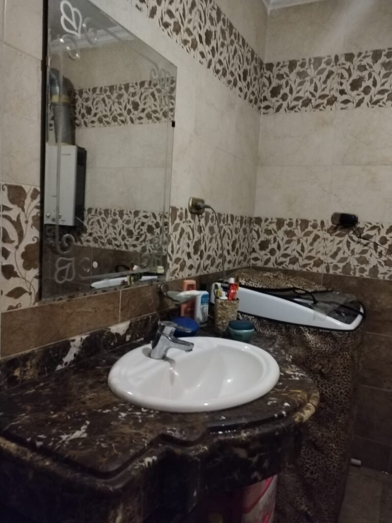 شقة في مدينة نصر المنطقه التامنه بشارع حسن الشريف الرئيسي