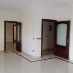 شقة سكنية للإيجار دور أرضي مرتفع على جنينة 340م في جنوب الأكاديمية