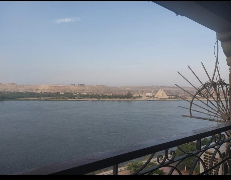 بجوار كارفور المنيا شقة للإيجار بالمنيا على كورنيش النيل مباشرة لأصحاب الذوق الرفيع