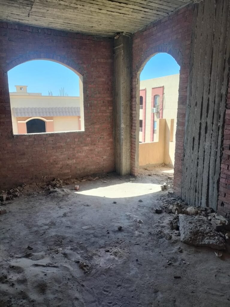 شقة للبيع في مدينة السادس من أكتوبر بمساحة 400 متر