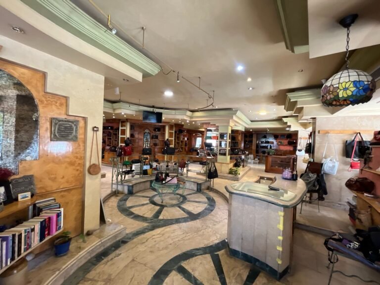 فرصة ذهبية بقلب الكوربة مصر الجديدة محل تجاري 170 متر