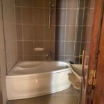 شقة مشمسة مساحة ٢٠٠ متر مفروشة ومجهزة بالاجهزة الكهربائية و التكيفات و النت تيلفون خاص بالوحدة